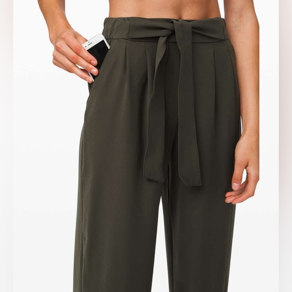Lululemon Noir Pant - Tie Front Pant - Dark Olive - Size 4 - Picture 4 of 5